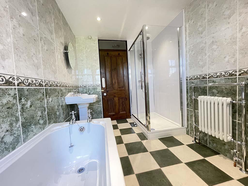 Let Agreed in Gisburn - Bathroom